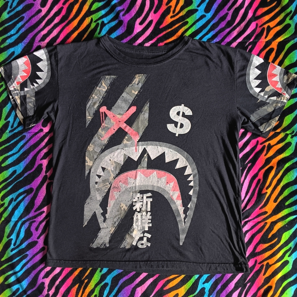 🖤*4/$15* Boys Fresh Laundry T-shirt Black Short Sleeve Large Shark